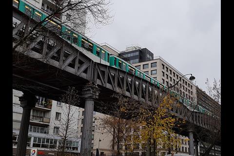 tn_fr-paris-metro-m6-train-viaduct.jpg